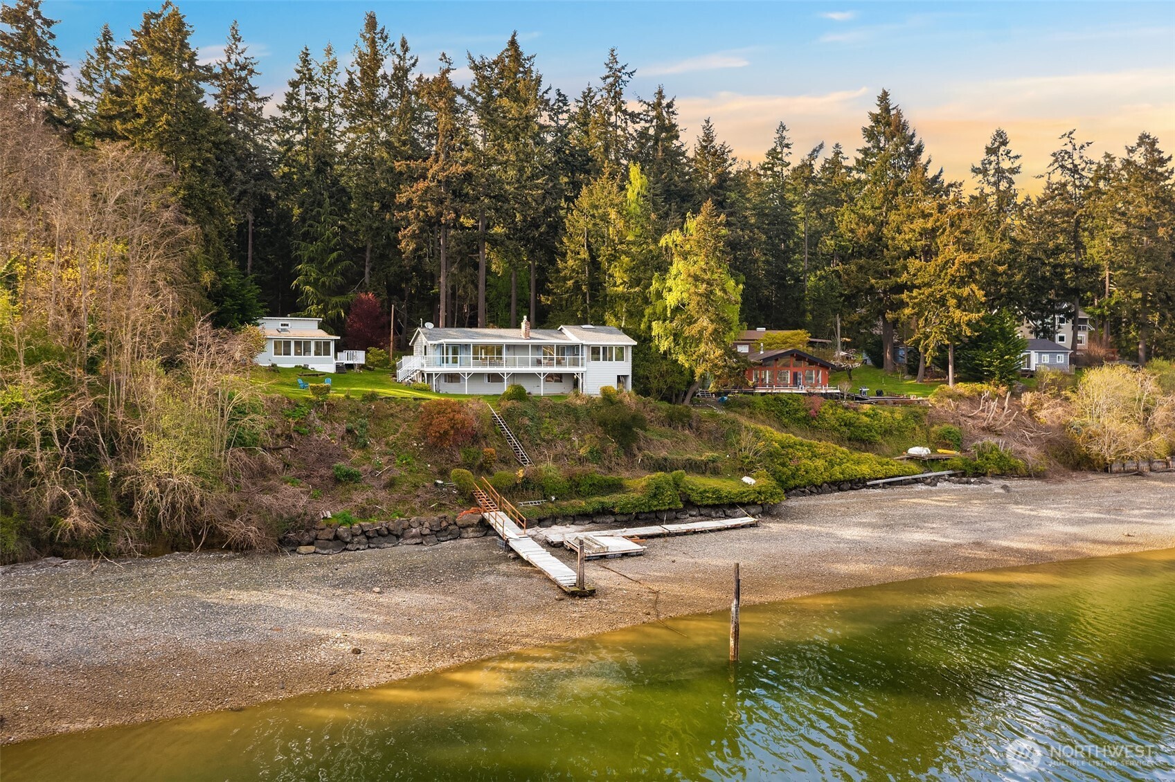 9139 SW Bayview Drive , Vashon, WA 98070