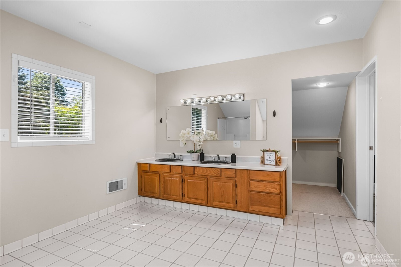 1306 E 32nd Street , Tacoma, WA 98404