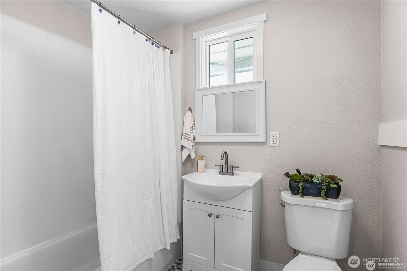 1306 E 32nd Street , Tacoma, WA 98404