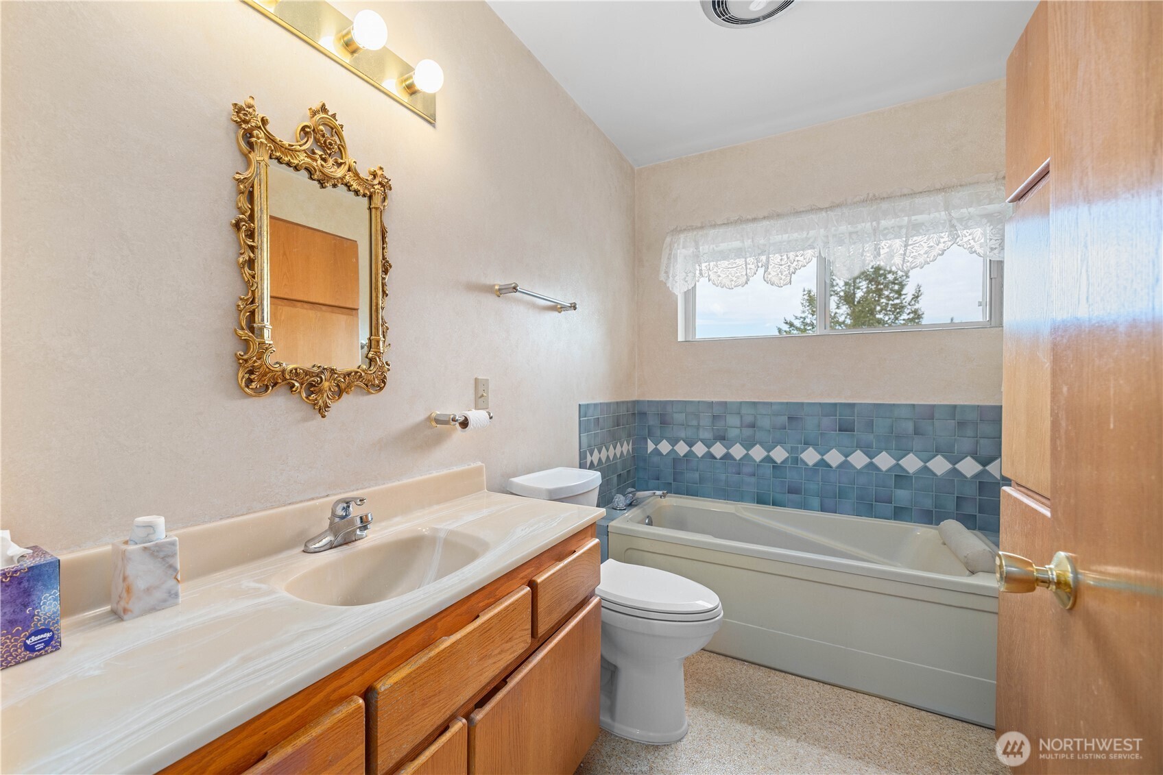 985 Guffy Road , Chelan, WA 98816