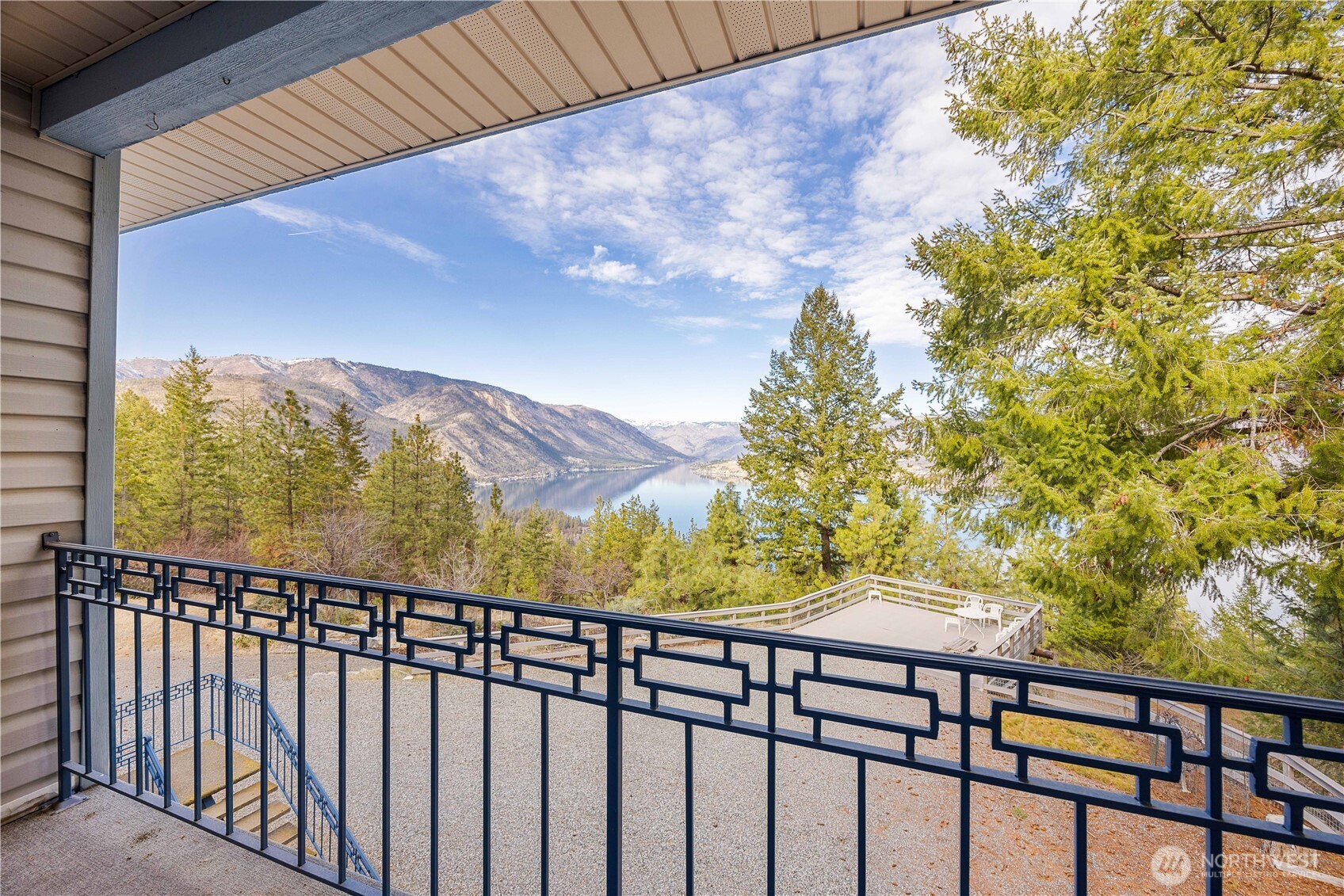 985 Guffy Road , Chelan, WA 98816