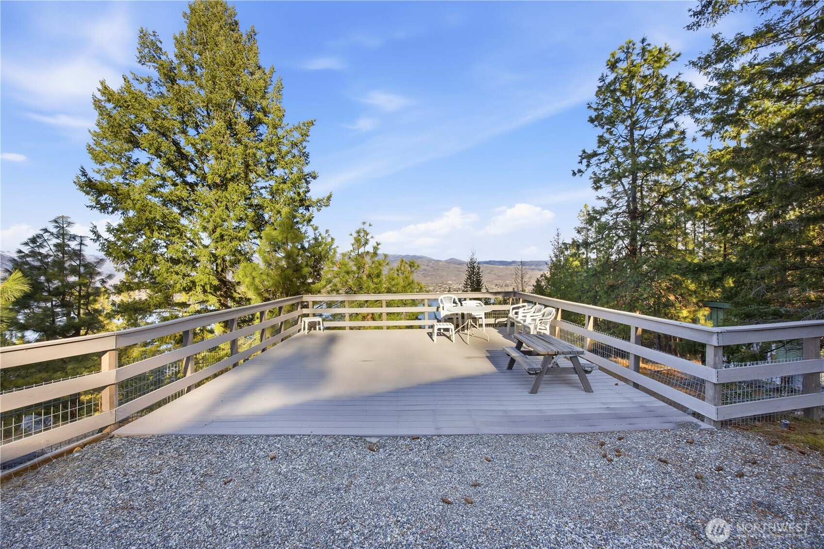 985 Guffy Road , Chelan, WA 98816