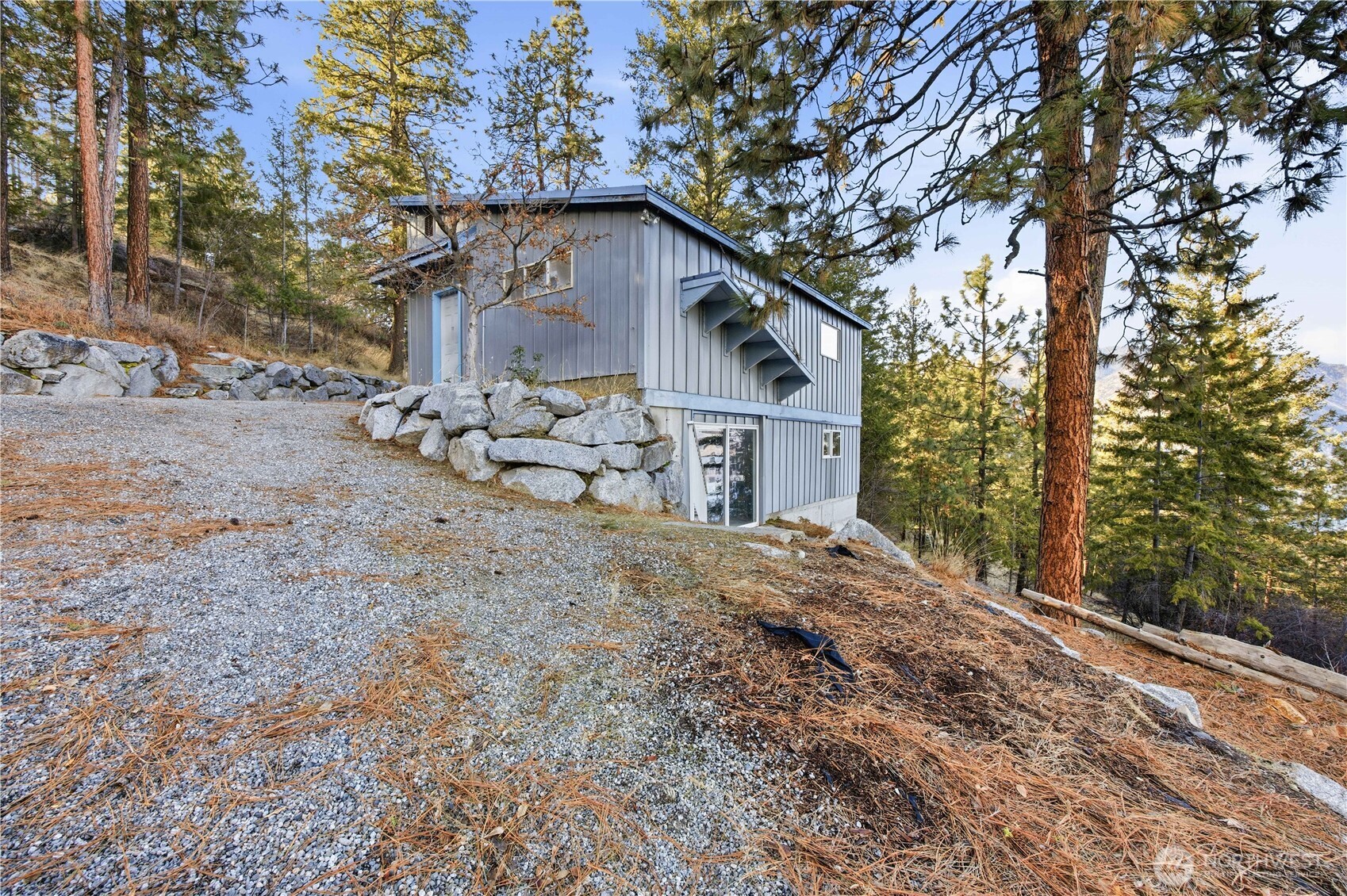 985 Guffy Road , Chelan, WA 98816