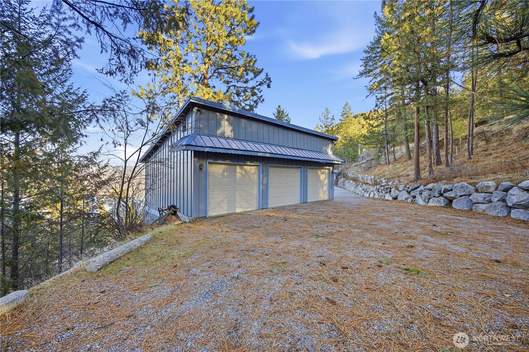 985 Guffy Road , Chelan, WA 98816