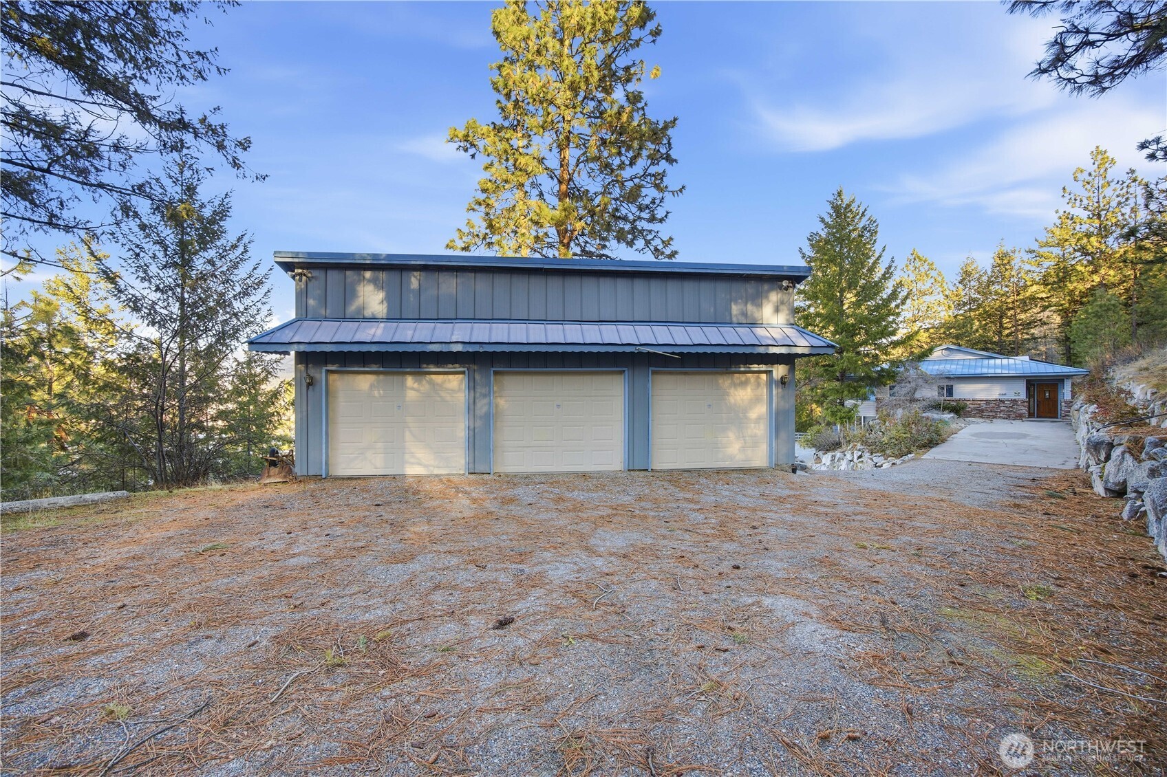 985 Guffy Road , Chelan, WA 98816