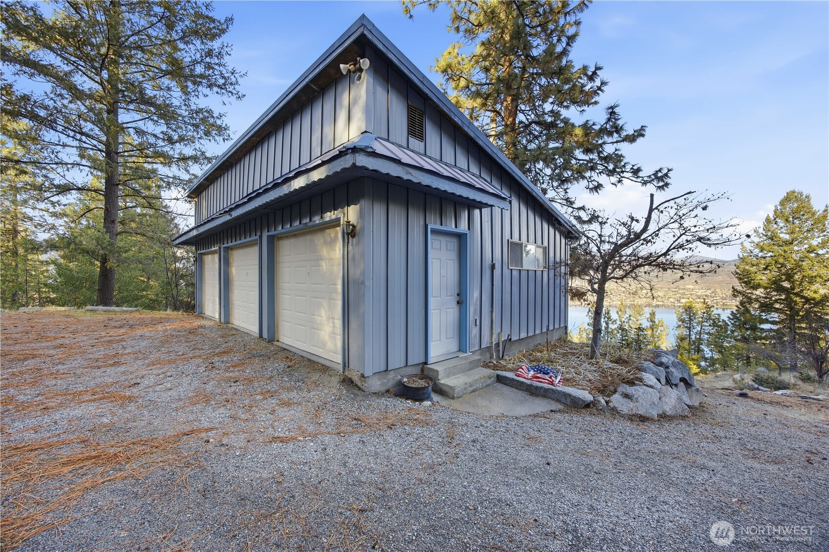 985 Guffy Road , Chelan, WA 98816