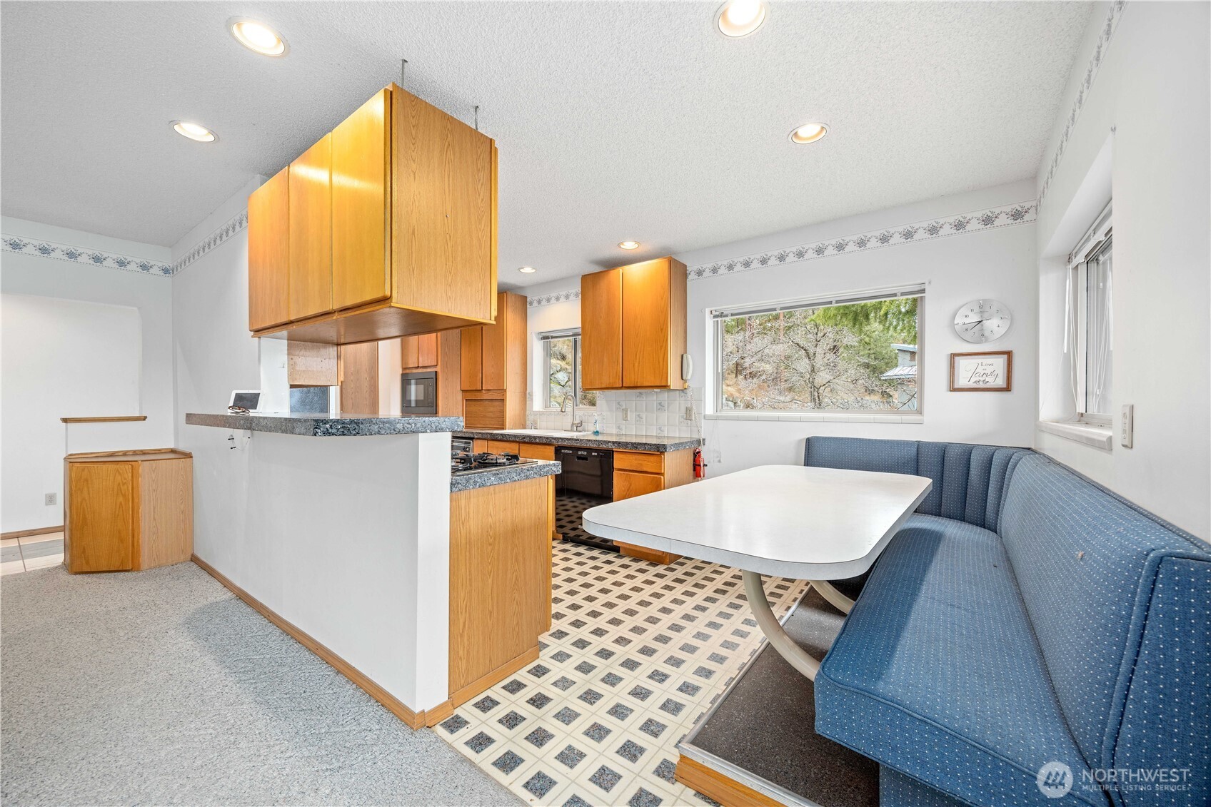 985 Guffy Road , Chelan, WA 98816