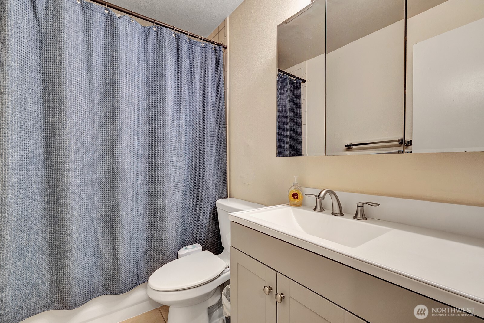 101 147th Ave SE , Bellevue, WA 98007