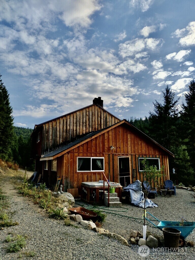 57 Slippery Hill Lane , Republic, WA 99166
