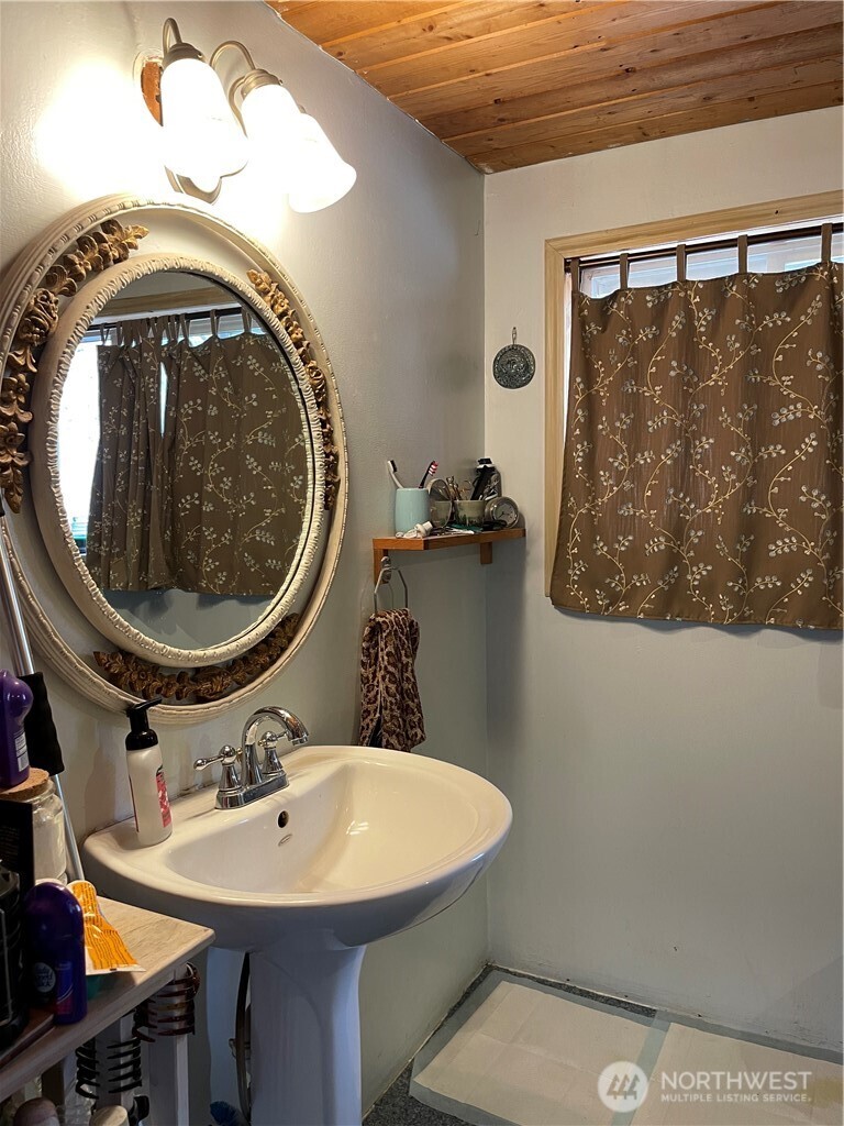 57 Slippery Hill Lane , Republic, WA 99166