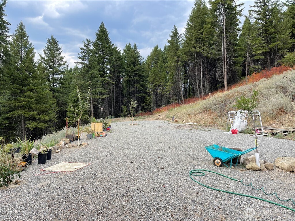 57 Slippery Hill Lane , Republic, WA 99166