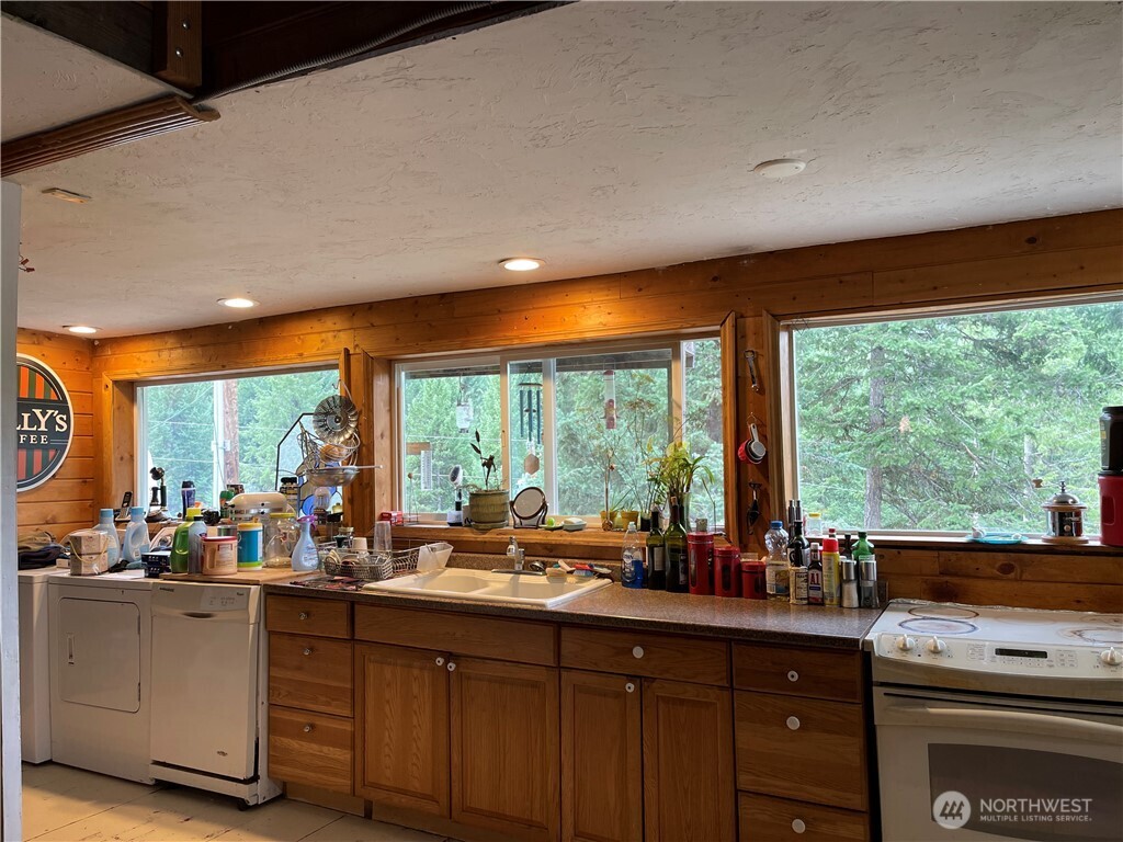 57 Slippery Hill Lane , Republic, WA 99166