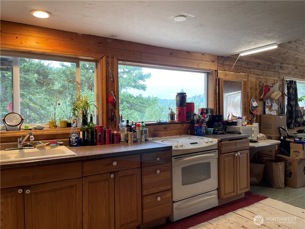 57 Slippery Hill Lane , Republic, WA 99166