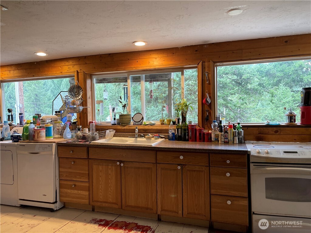 57 Slippery Hill Lane , Republic, WA 99166