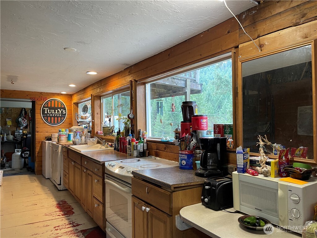 57 Slippery Hill Lane , Republic, WA 99166