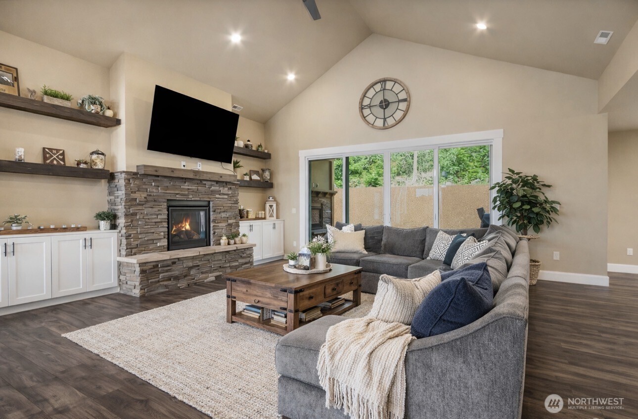 167 Mountain Crest Lane , Eatonville, WA 98328