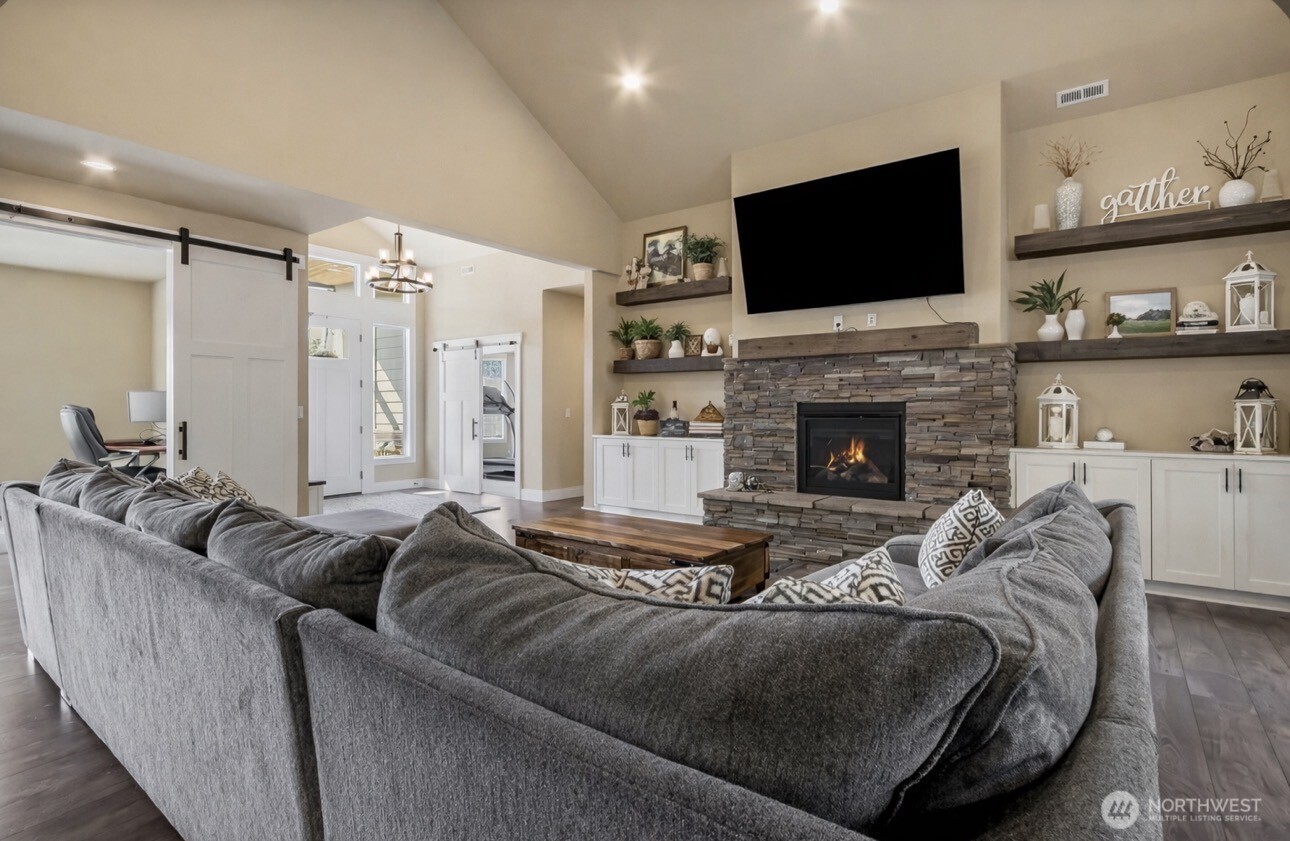167 Mountain Crest Lane , Eatonville, WA 98328