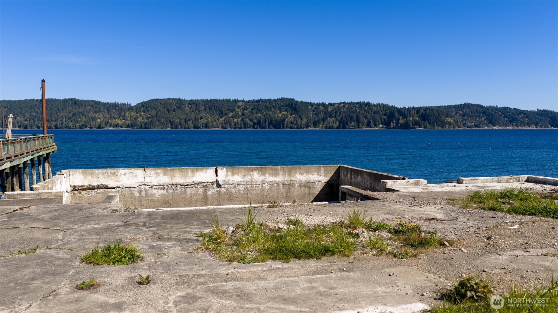 24050 N US Highway 101 , Hoodsport, WA 98548