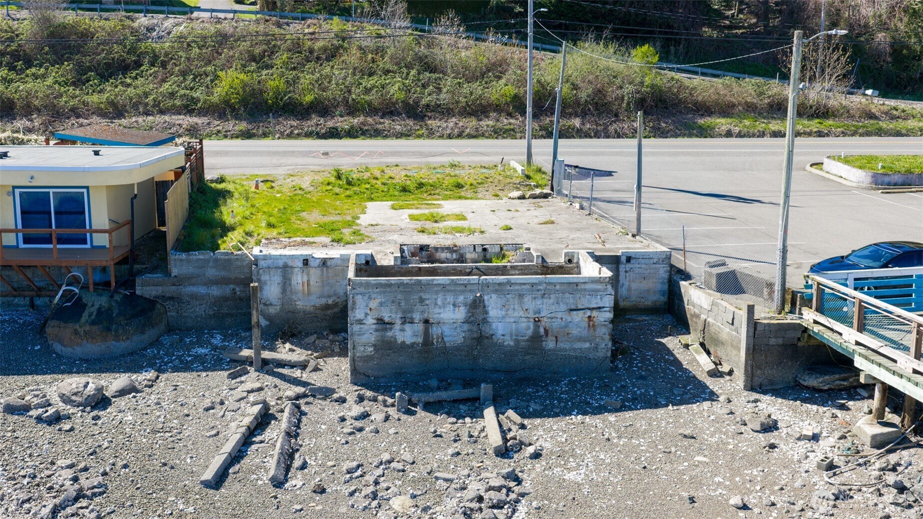 24050 N US Highway 101 , Hoodsport, WA 98548
