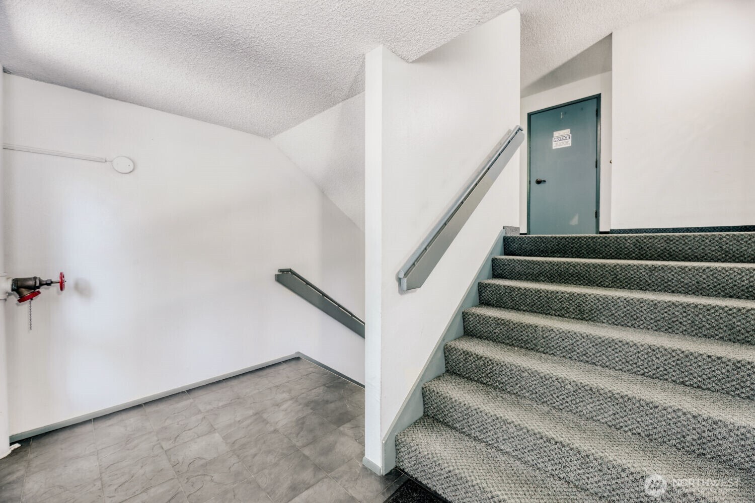 5620 5620 200th Street SW #A101, Lynnwood, WA 98036