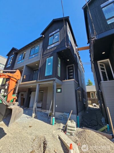 4464 Midvale Avenue N, Seattle, WA 98103 - Photo 1