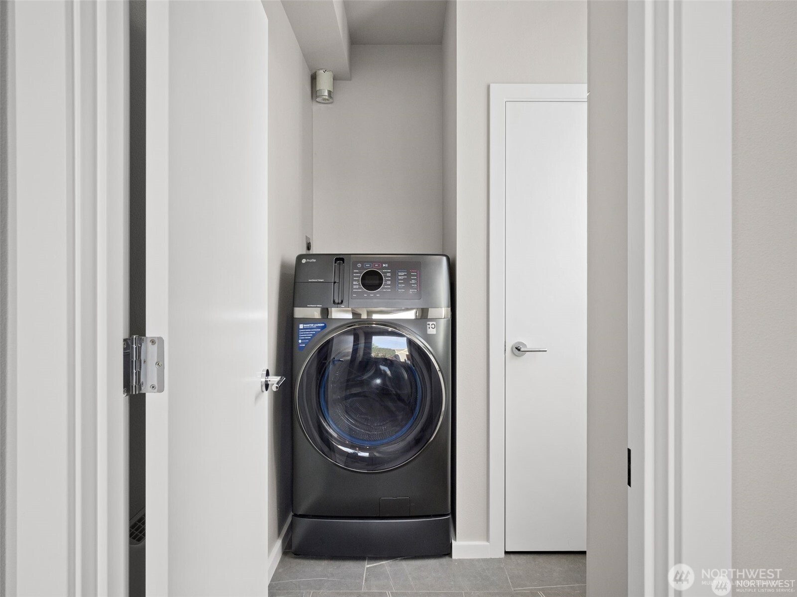 4464 Midvale Avenue N, Seattle, WA 98103