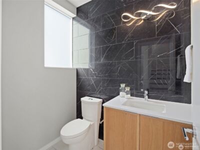 4464 Midvale Avenue N, Seattle, WA 98103 - Photo 8