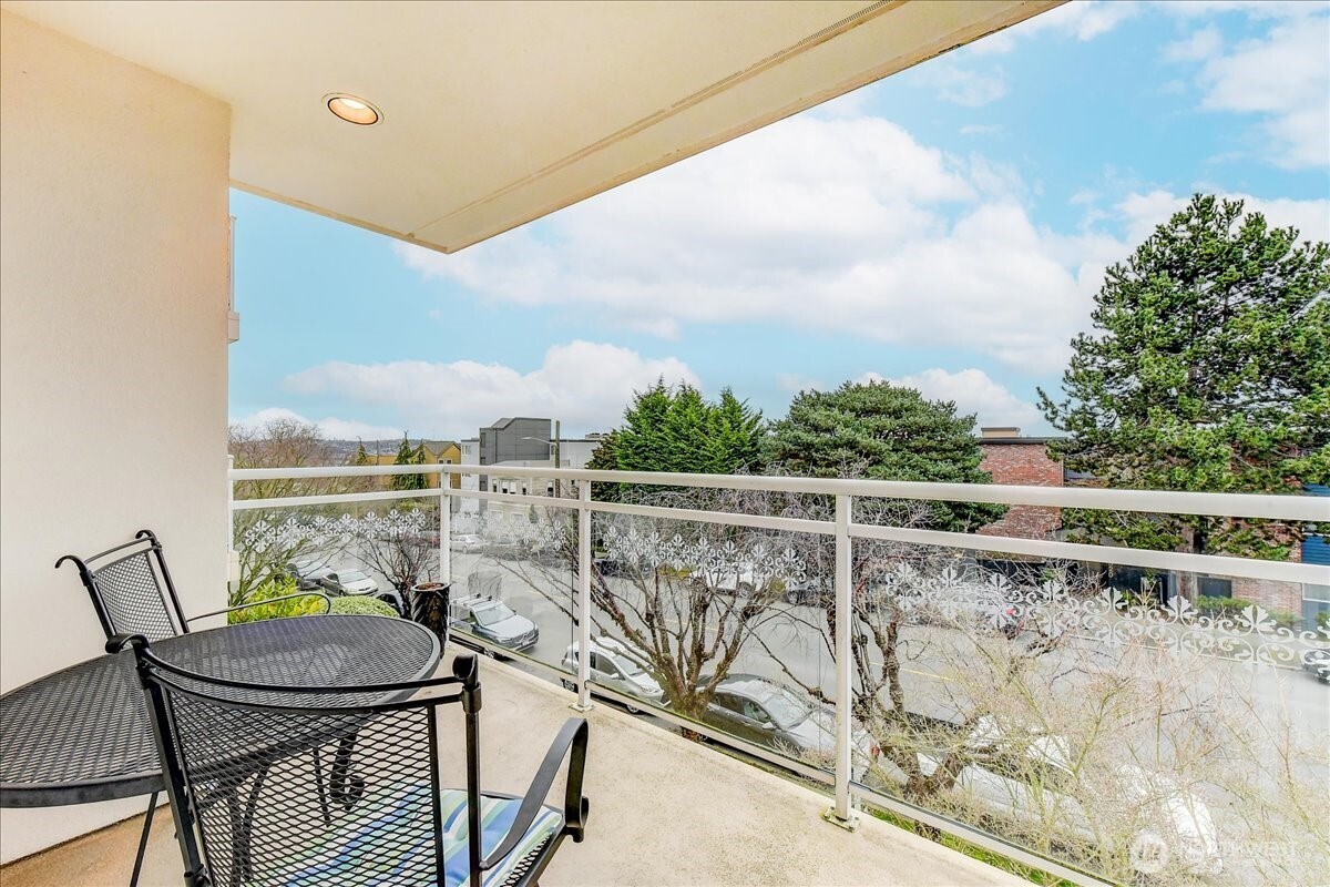 1527 California Avenue SW #301, Seattle, WA 98116