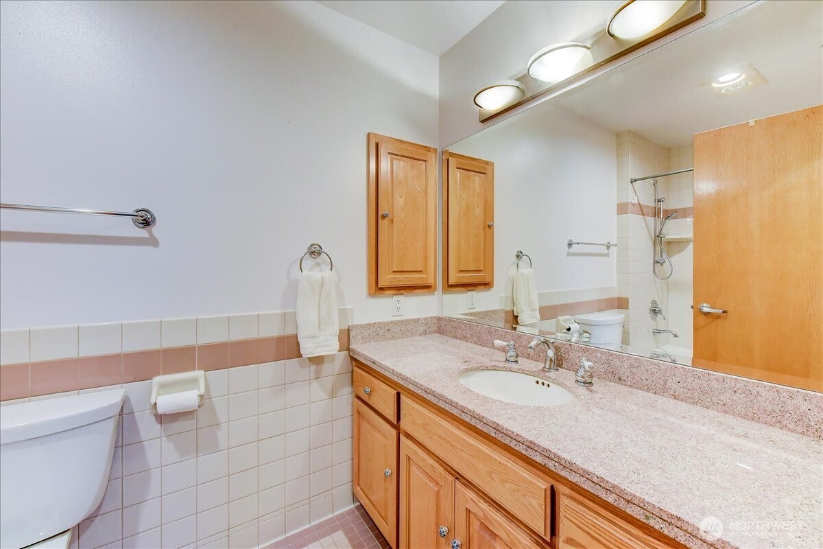 1527 California Avenue SW #301, Seattle, WA 98116