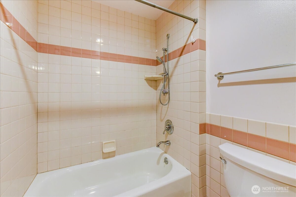 1527 California Avenue SW #301, Seattle, WA 98116