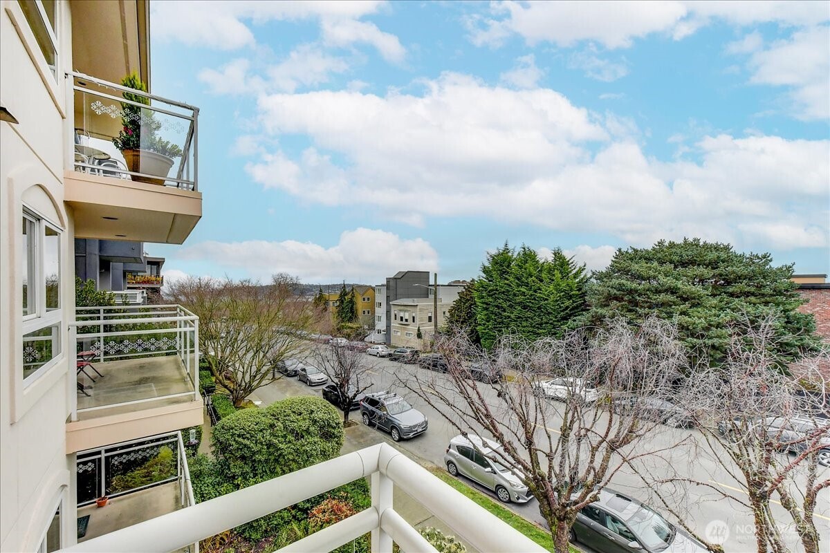 1527 California Avenue SW #301, Seattle, WA 98116