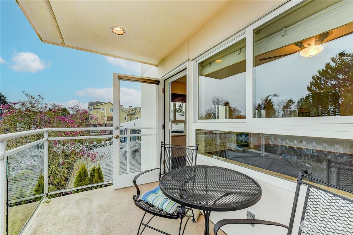 1527 California Avenue SW #301, Seattle, WA 98116