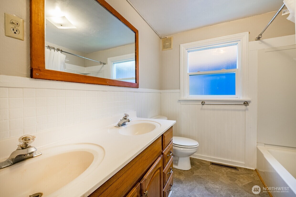 549 Cherry Street , Blaine, WA 98230