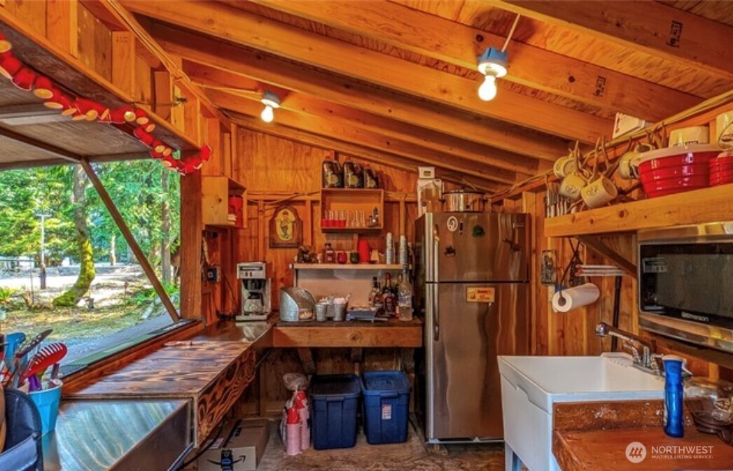129 Cougar Drive , Packwood, WA 98361