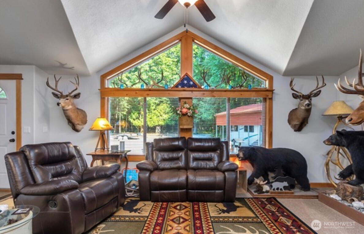 129 Cougar Drive , Packwood, WA 98361