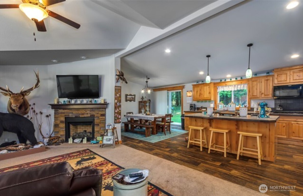 129 Cougar Drive , Packwood, WA 98361