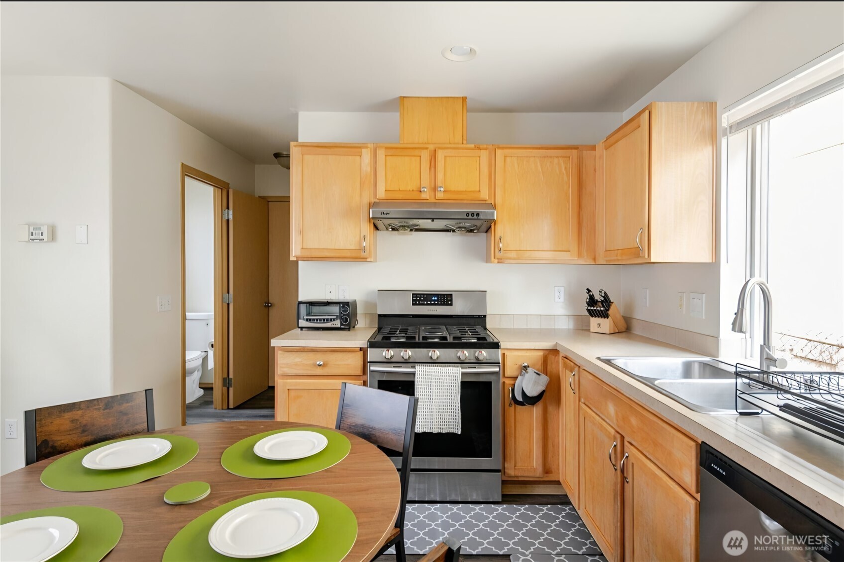 10047 17th Avenue SW, Seattle, WA 98146