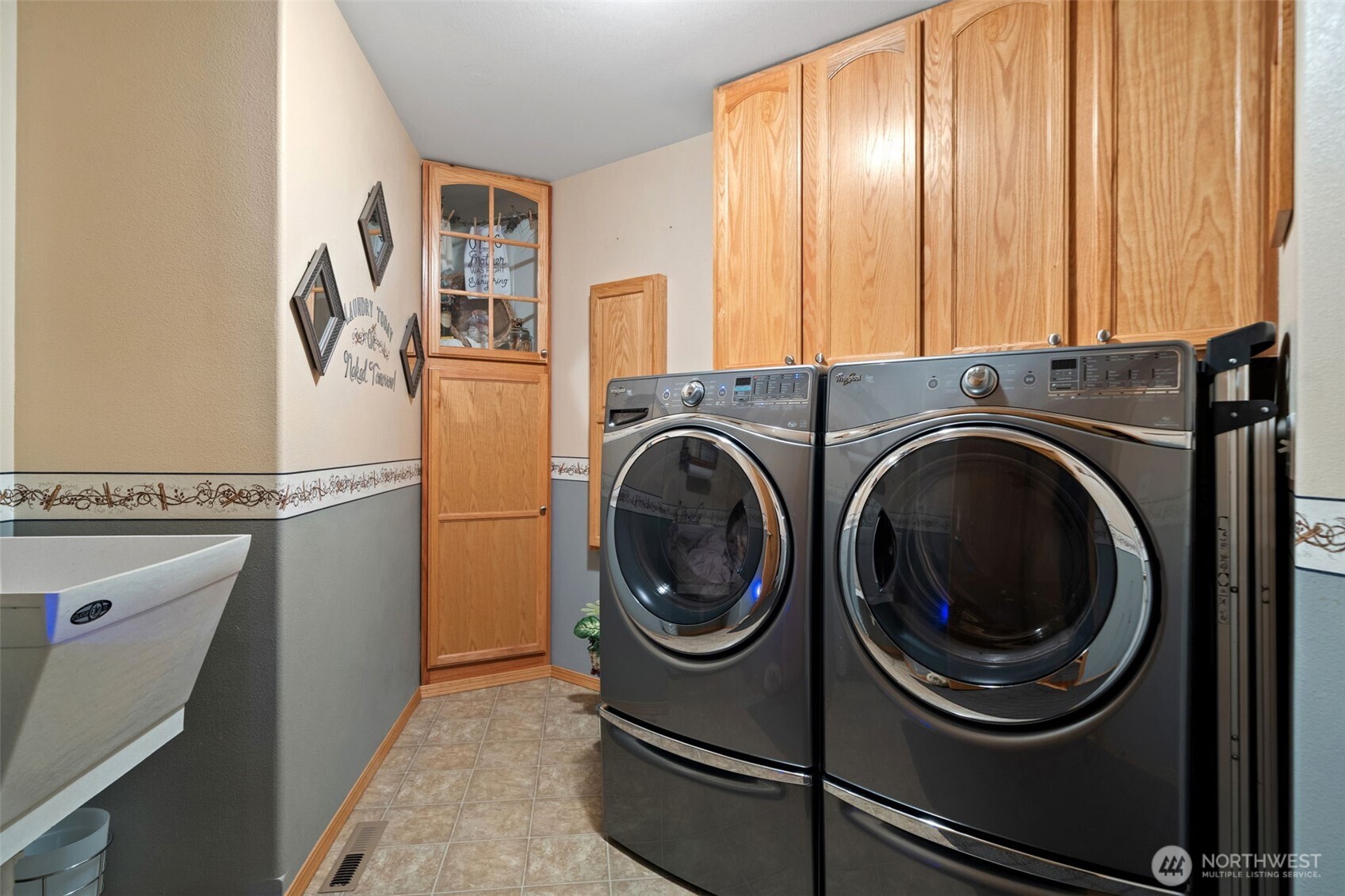 341 E Rainier Court , Allyn, WA 98524