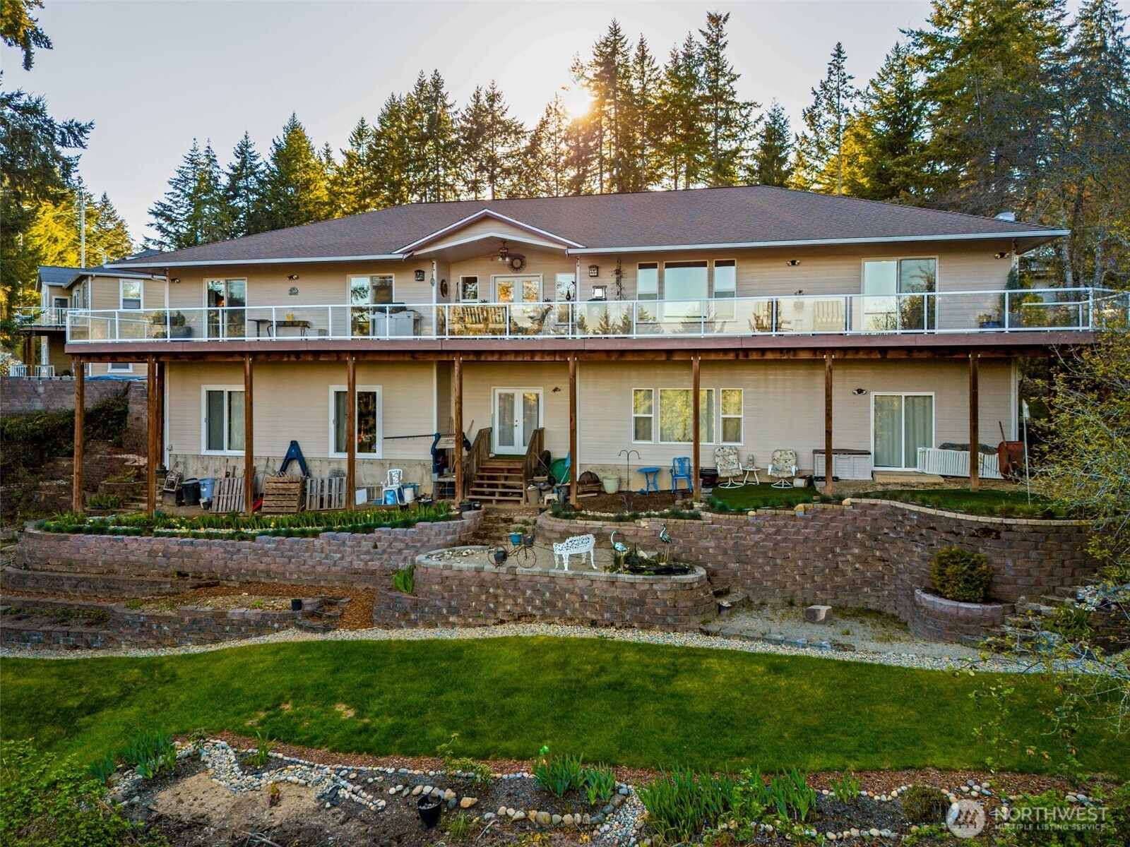 341 E Rainier Court , Allyn, WA 98524