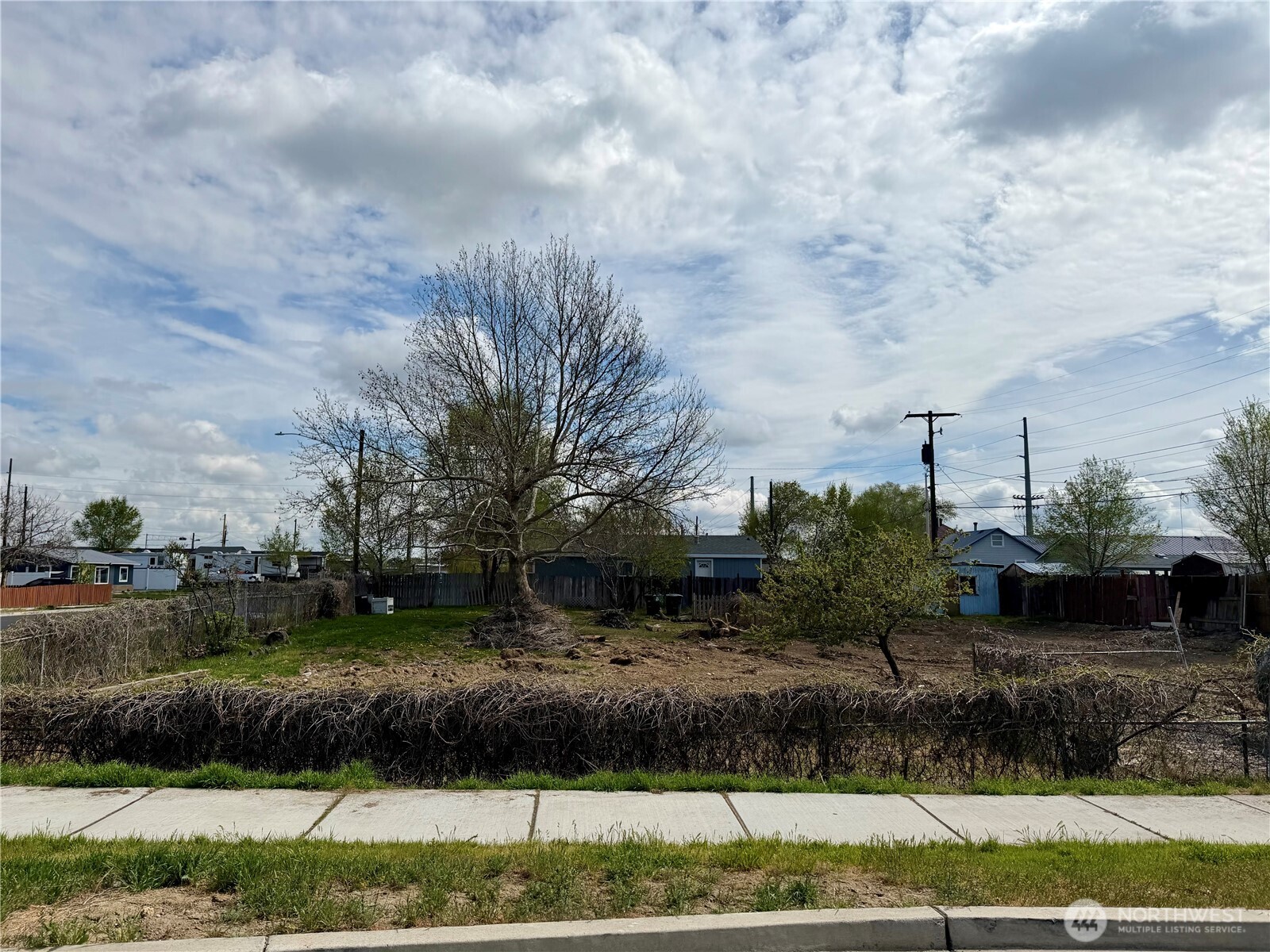 9917 NE Highland Dr , Moses Lake, WA 98837