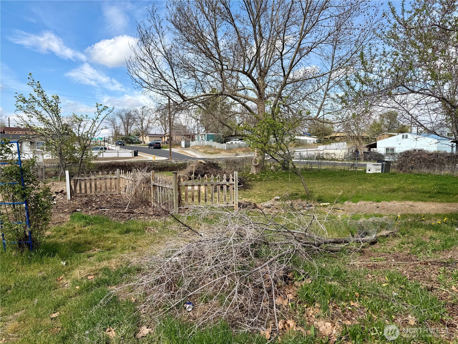 9917 NE Highland Dr , Moses Lake, WA 98837