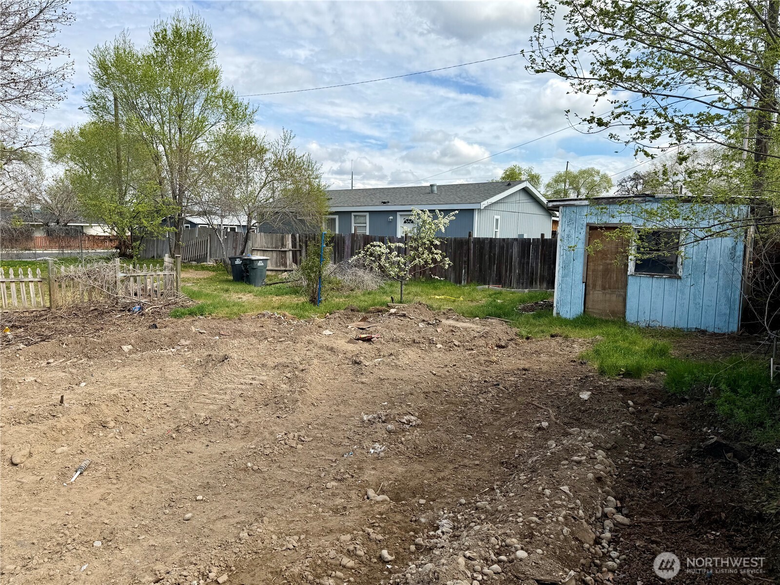 9917 NE Highland Dr , Moses Lake, WA 98837
