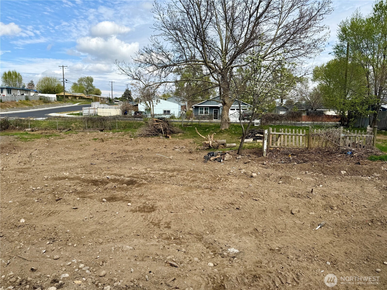 9917 NE Highland Dr , Moses Lake, WA 98837