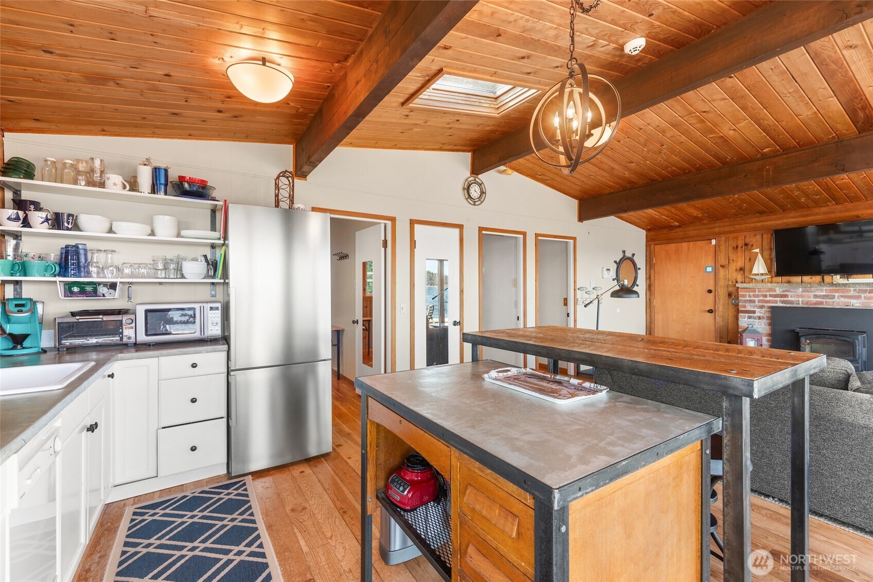 10873 Point Vashon Drive SW, Vashon, WA 98070