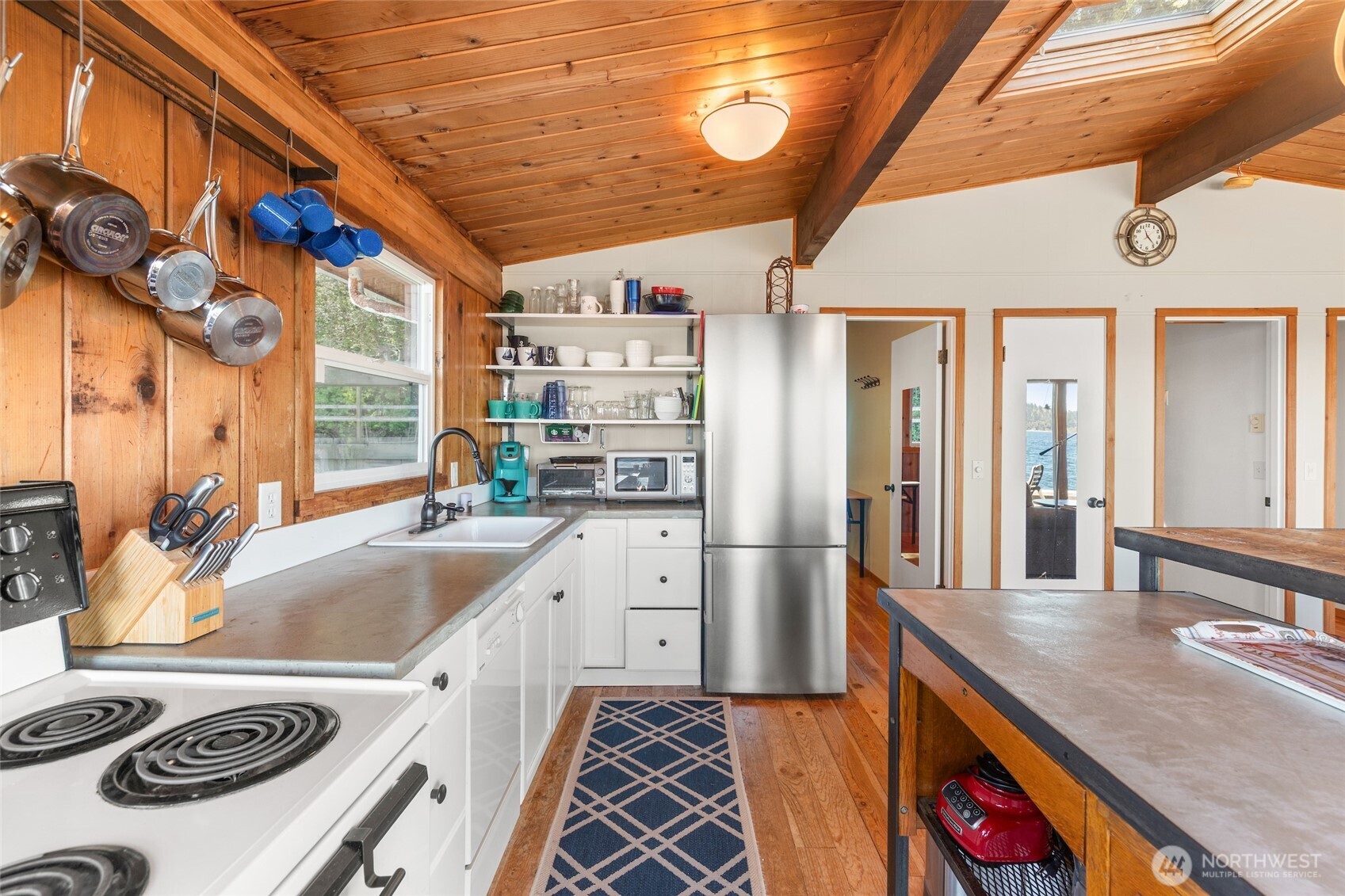 10873 Point Vashon Drive SW, Vashon, WA 98070