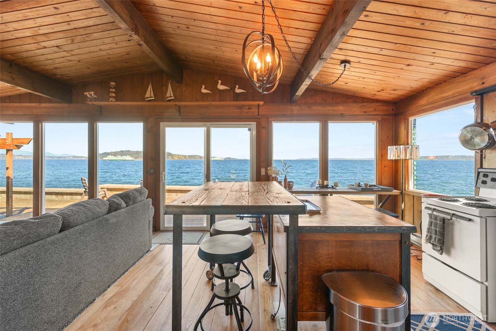 10873 Point Vashon Drive SW, Vashon, WA 98070