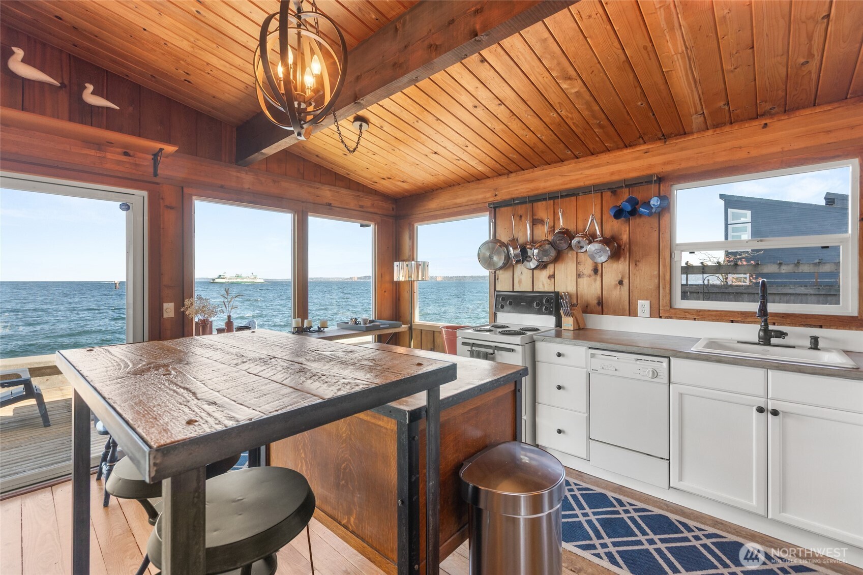 10873 Point Vashon Drive SW, Vashon, WA 98070