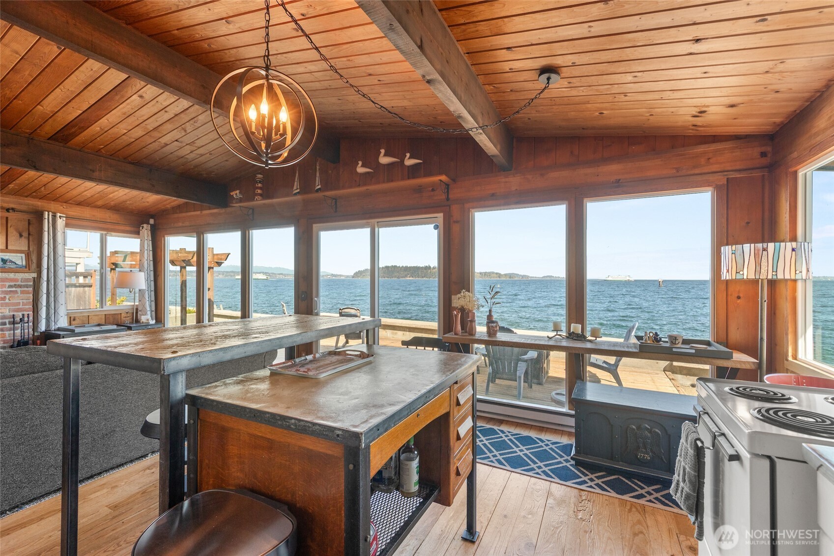 10873 Point Vashon Drive SW, Vashon, WA 98070