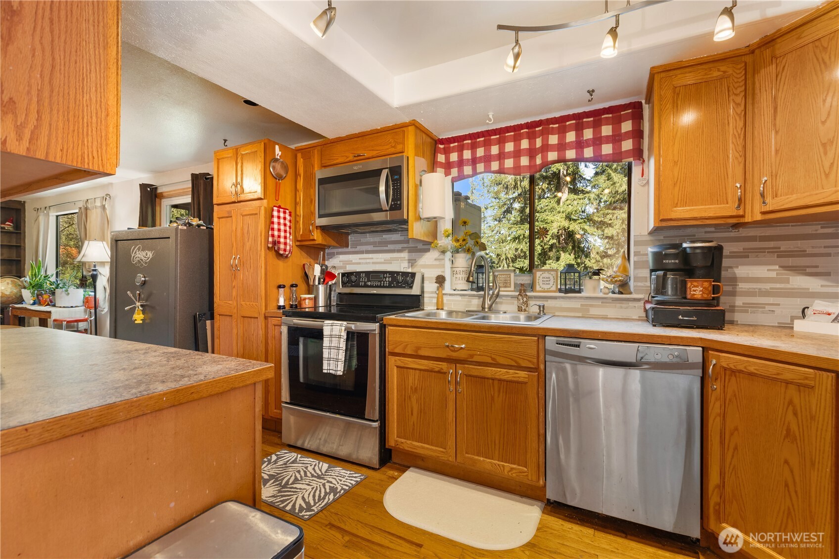 25507 Mountain Drive , Arlington, WA 98223-7284