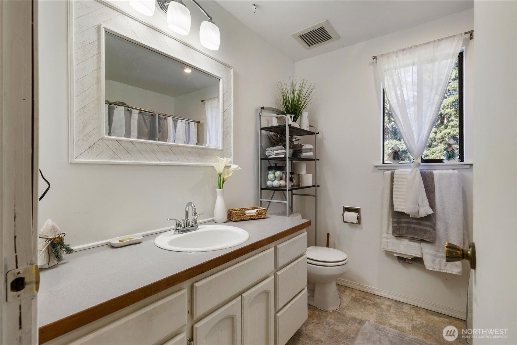 25507 Mountain Drive , Arlington, WA 98223-7284